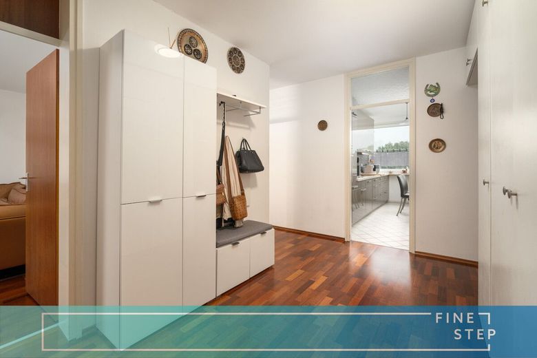 Große und ruhig gelegene 4-Zimmer-Wohnung mit 2 Balkonen in Aschheim – FINESTEP IMMOBILIEN