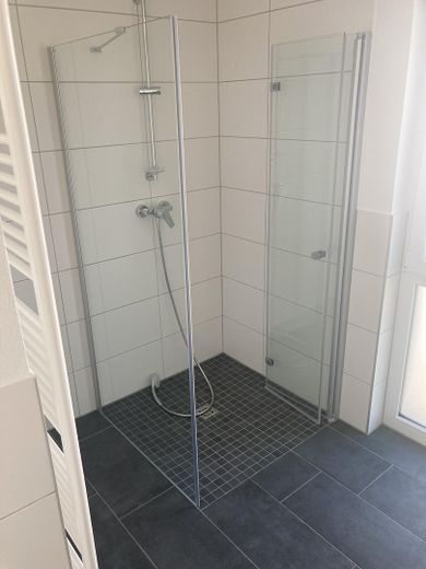 2 ZKB, Einbauküche, Dachterrasse, Keller, Neubau 2018 – Dusche