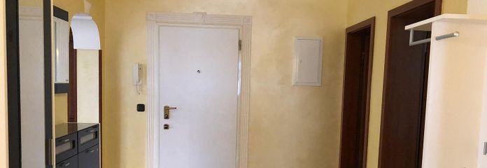 86,5 m² • 3 Zimmer • Einbauküche mit NEUEN Geräten • Neckarstadt-Ost – Eingang mit Sicherheitstür
