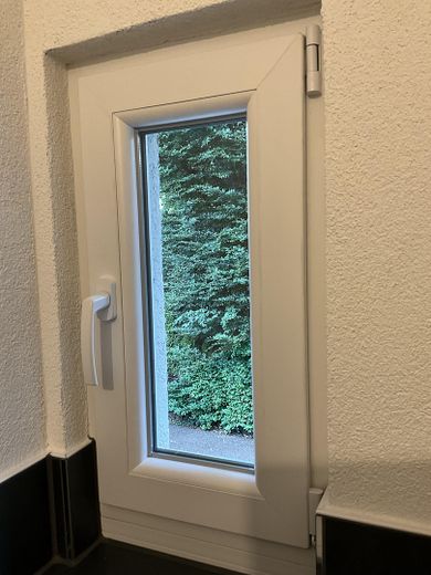 **SPRZEDAŻ PRYWATNA dom bliźniaczy / PIERWSZE ZASIEDLENIE po CAŁKOWITEJ RENOWACJI / nowa KUCHNIA NOBILIA / spokojna DZIELNICA MIESZKALNA** – Blick WC - Garten
