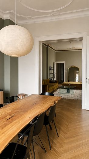 Şık bir şekilde yenilenmiş 3 odalı eski bina mücevheri – Blick ins Berliner Zimmer 