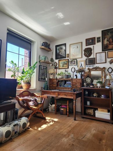 Light-filled old building apartment (5 rooms) by the city park - 4 spacious bedrooms and separate living room – Zimmer 4 (eingerichtet)