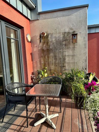 Penthouse exclusif dans le quartier belge – Un logement meublé avec style, calme et lumière – Zweite Terrasse