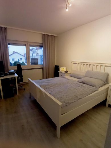Сучасна 2-кімнатна квартира з балконом – Schlafzimmer