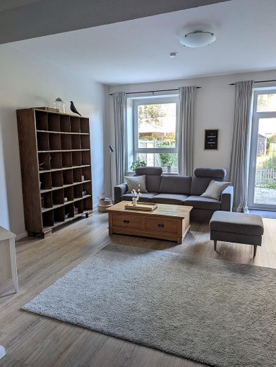 Platz zum Leben! Provisionsfreies Reihenhaus in der Gartenstadt Flensburg – Wohnzimmer 