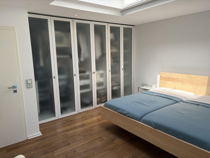 Traumhafte zeitgenössische Immobilie in der ruhigen Villenkolonie Kleinmachnow – Schlafzimmer 1.OG
