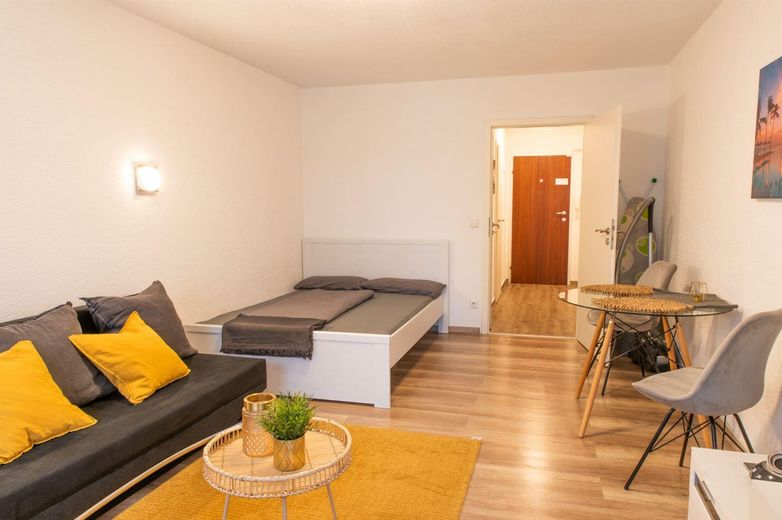 Möblierte 1-Zi Wohnung mit neuer EBK und Balkon in Sindelfingen – Vollmöbiliert und Top Ausgesta