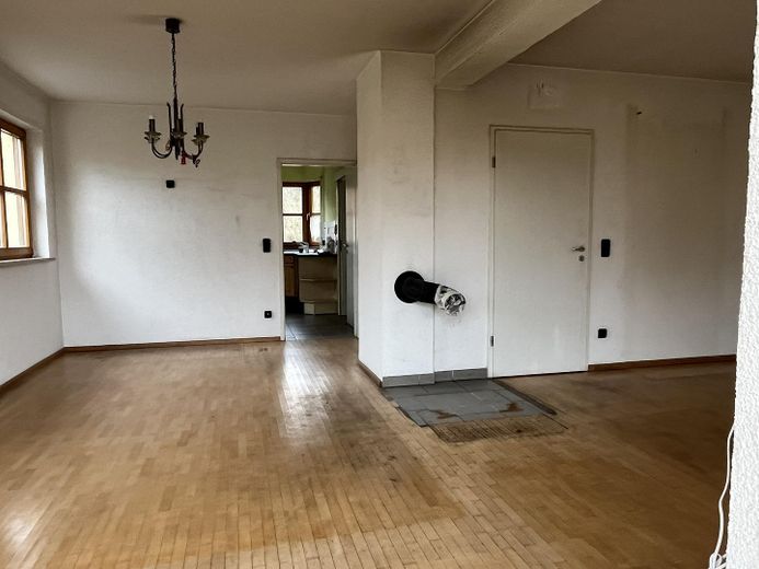 Maison jumelée adaptée aux familles avec jardin, sauna, studio et sous-sol à Stegaurach – Wohnzimmer
