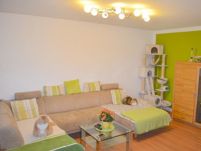 3-Zimmer-Wohnung mit Balkon, EBK & Weitblick im 11. OG – modernisiert und barrierefrei – Wohnzimmer