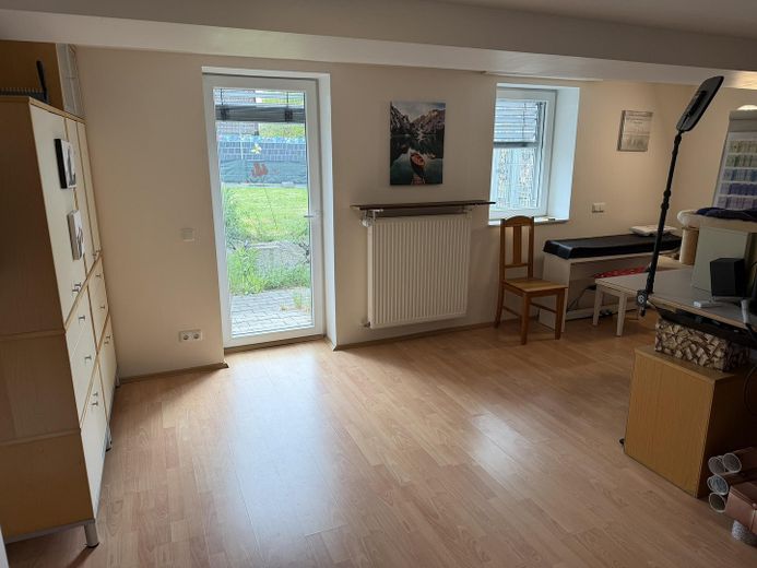 Wackersdorf / Meldau – Großzügiges Ein-/Zweifamilienhaus mit Einliegerwohnung und PV-Anlage – Büro Einliegerwohnung