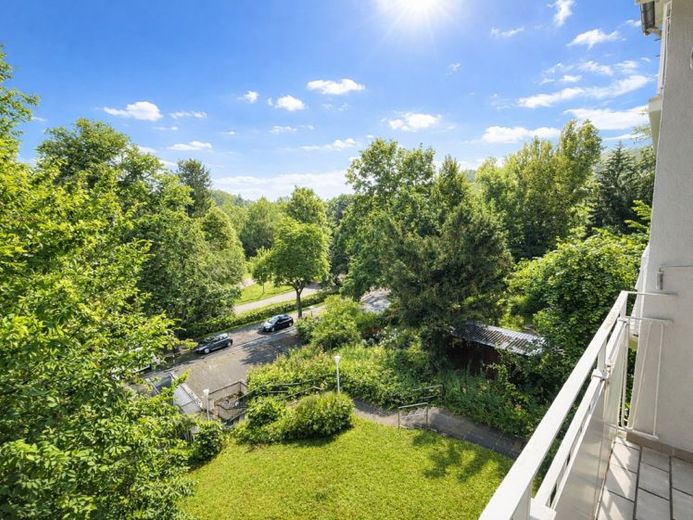 Occasione rara!
Nerotal: 116 m² in posizione migliore di Wiesbaden! 4 locali, 2 bagni, 2 balconi, garage – Foto 1