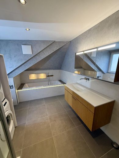 Lichtdurchflutete & klimatisierte DG-Wohnung in Stuttgart West – Bad