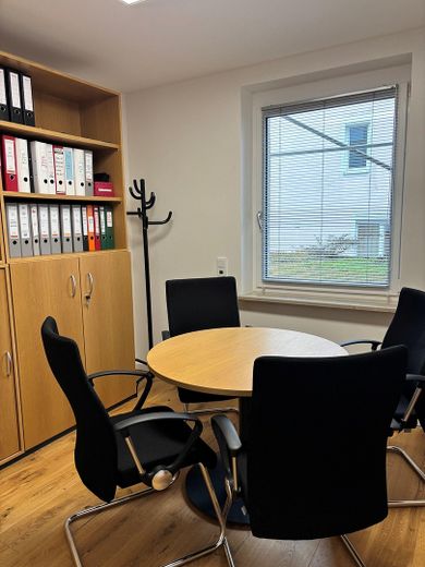 Büro/Praxisräume zu vermieten – Besprechungsraum klein