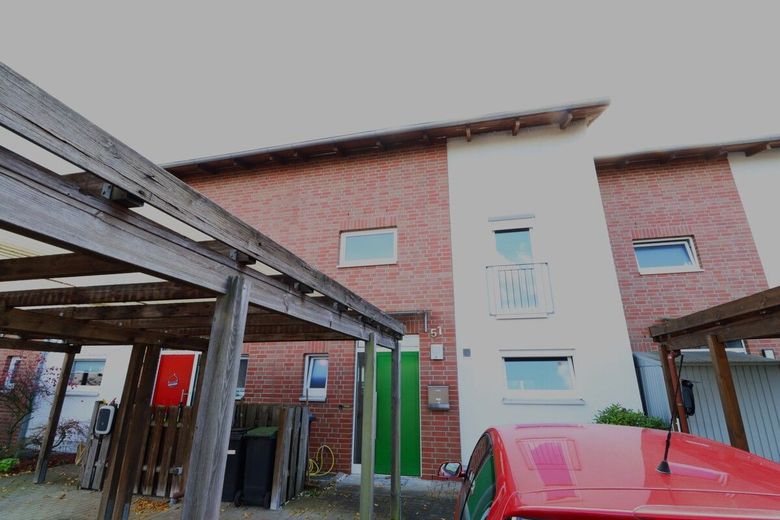Mörse + + viel Platz + + 5 Zimmer + +  2x Balkon + + Carport + + Keller – Ansicht von Vorn