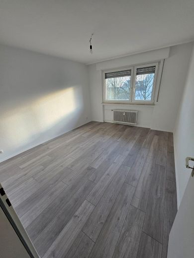 Renovierte 2-Zi-Whg in zentraler Lage von Frankfurt-Bergen Enkheim Stellplatz inklusive – Foto 8