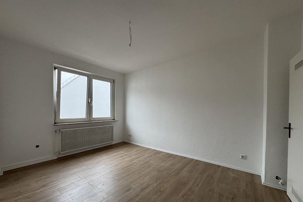 Frisch renovierte 3-Zimmer-Wohnung mit Balkon, frei ab sofort