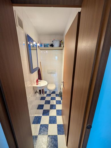 Ruhige 4-Zimmer-Wohnung, ohne Provision, von Privat, nahe Erholungsgebiet mit Südbalkon – Gäste WC