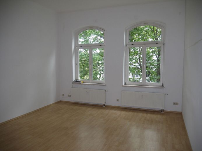 DD-Cotta: Attraktive, großzügige 4-Raum-Wohnung mit Einbauküche und privatem Gartenanteil ! – Schlafraum