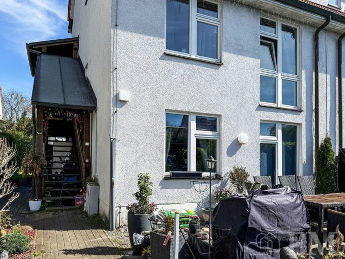 Attraktive Doppelhaushälfte mit zwei vermieteten Maisonettewohnungen – Foto 1