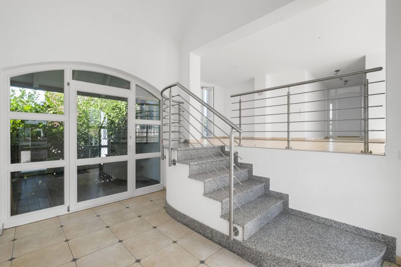 Casa familiare di 239 m² con piano giardino flessibile – senza provvigione – Eingangsbereich 1
