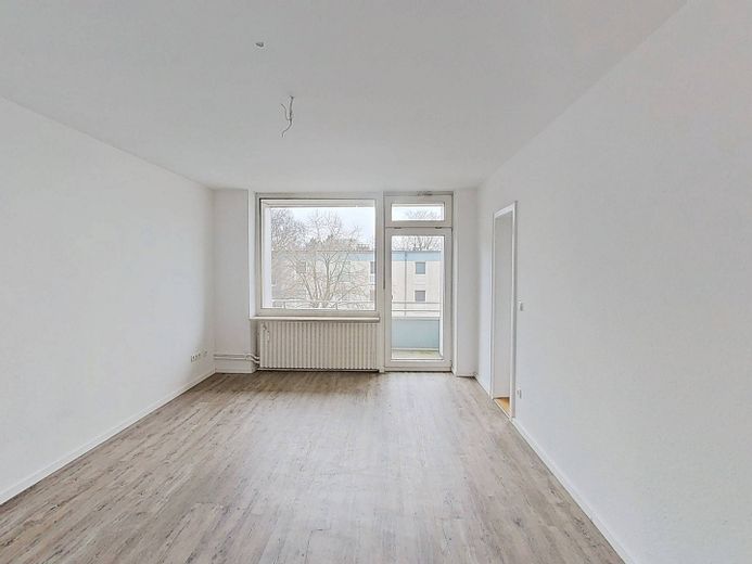 Perfetto per una coppia: appartamento con 3 locali, BALCONE e CUCINA ARREDATA – Ansicht I: Wohn-und Esszimmer
