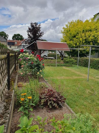 Garten mit Biergartensitz