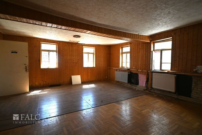 Ein komplettes Haus für Ihre Kapitalanlage oder Beruf !! – OG-Wohnzimmer