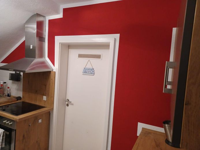 Appartement mansardé central de 3 pièces (env. 83 m²) avec climatisation et emplacement de stationnement – Einrichtung des Vormieters