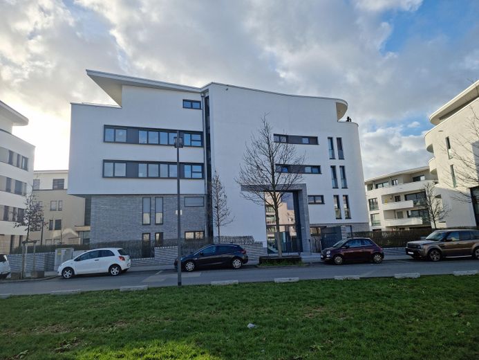 Neuwertige, hochwertige 2-Zimmer-Wohnung mit EBK & TG-Stellplatz in Ffm-Riedberg – Außenansicht