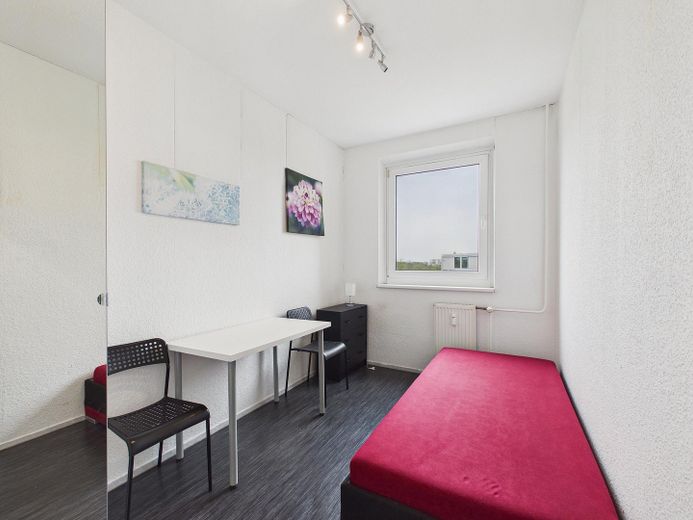 Platz für die ganze Familie- sofort verfügbar – Zimmer 2