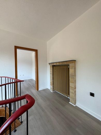 Schöne DHH in Schmachtendorf - Erstbezug nach Sanierung - Garten + Garage + Stellplatz – Flur 1. OG