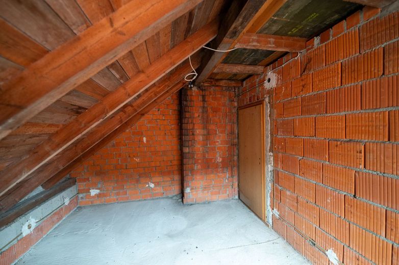 Einmaliger Vierseithof im LK Bamberg! Riesiges Grundstück, 2 x Haus, Halle, 6000 qm Bauland! Garten! – DG Ausbau vorbereitet Haupthaus Raum 1