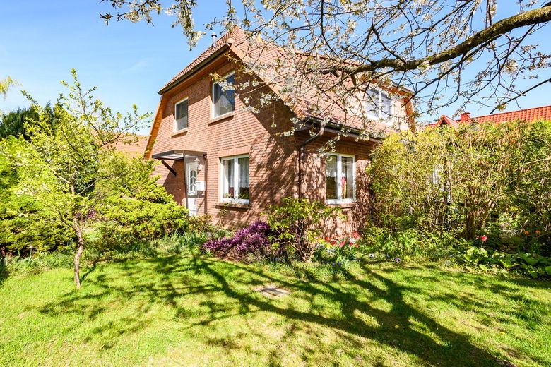 Einfamilienhaus in Ostseenähe von privat zu verkaufen – Blick vom Garten