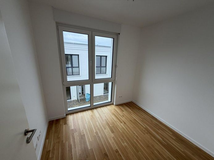 Exclusief 3-kamerappartement met tuin – ideaal voor thuiswerken en ontspanning – Schlafzimmer 2