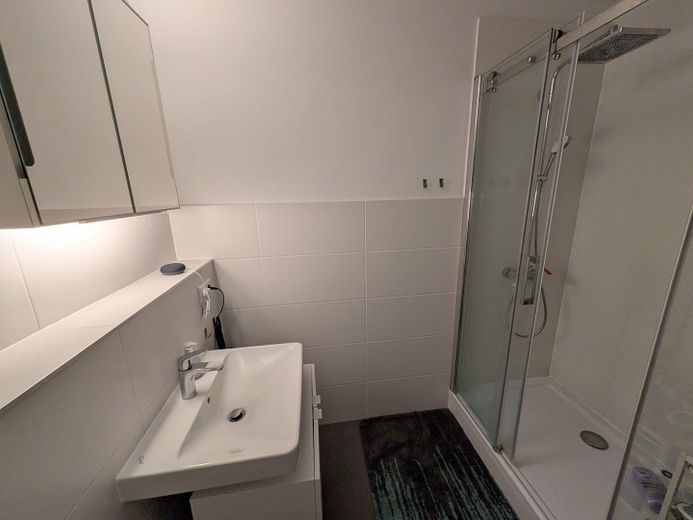 Helle 2 Zimmer Wohnung in der Südstadt nah am Maschsee - Tiefgarage, Aufzug, Balkon, Einbauküche – Duschbad I