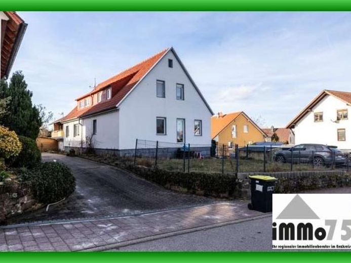 Wohnen und clever finanzieren: Modernisiertes Zweifamilienhaus vermietete Einheit + leere Wohnung – Foto 1