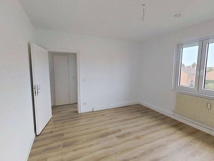 Luminoso appartamento di 3 locali con bagno con vasca e BALCONE – Foto 13