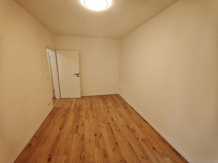 Vacant 2-room apartment | freshly renovated | raised ground floor | garden view | no commission – Foto 6