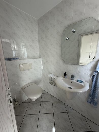 Exclusief wonen op een toplocatie in Lübeck - 160 m² woonoppervlakte op 777 m² eigen grond – Gäste-WC