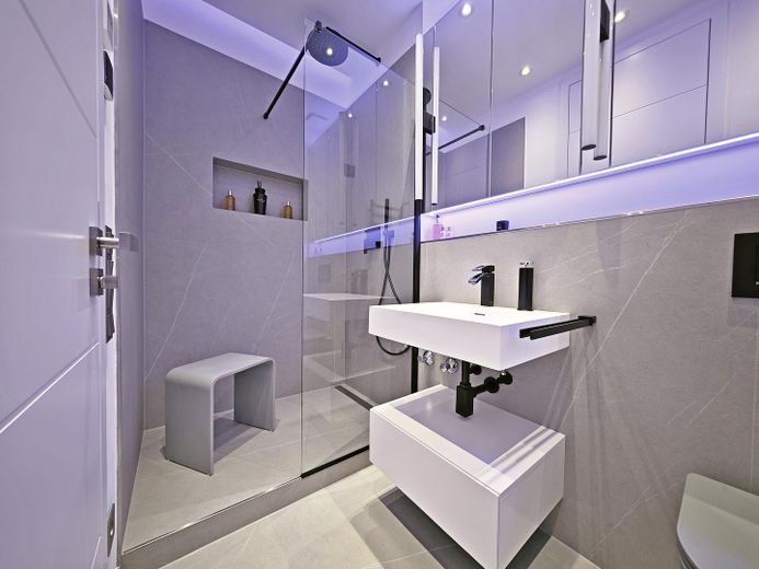 Zeitlos + Einbauschränke