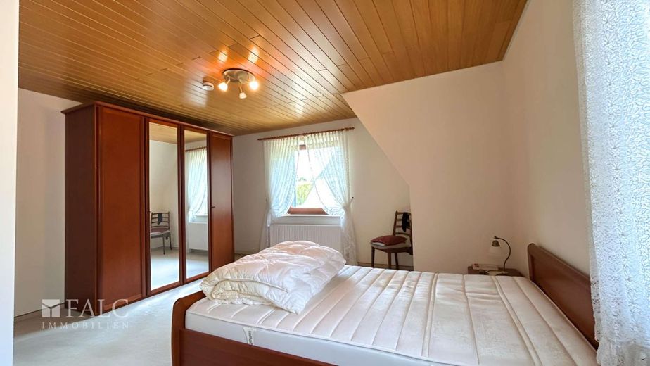 ***Wohnen in bester Lage - Geräumiges Einfamilienhaus mit großzügigen Garten*** – Schlafzimmer