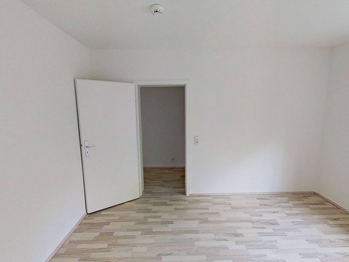 Moderno apartamento de 2 habitaciones con terraza privada y bañera en el sur de Burgdorf – Ansicht II: Schlafzimmer