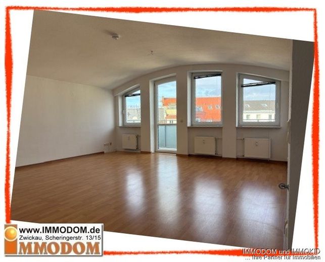 Appartement in Zwickau mit BALKON, EINBAUKÜCHE und Personenaufzug im Dachgeschoss zu vermieten! – Wohnen