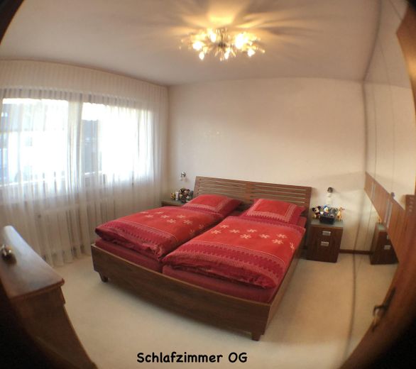 Twee-gezinswoning in een rustige woonomgeving – Schlafzimmer OG