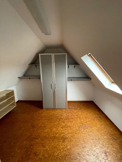 3-room - attic maisonette apartment, old building, city center – Zimmer 3 (oben)