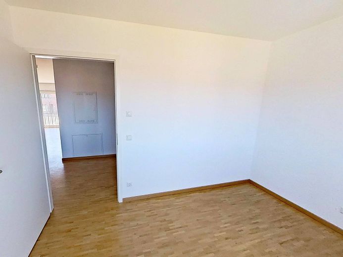 **PRIMERA OCUPACIÓN** Vivienda de 3 habitaciones adaptada para silla de ruedas con COCINA INTEGRADA y LOGGIA – Ansicht II: Schlafzimmer I