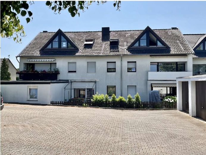 Renovierte Wohnung inkl. Küche – Haus und Garagenplatz