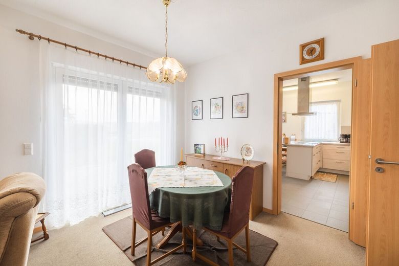 Ein Zuhause, das mitdenkt: modern, effizient und familienfreundlich! Familienhaus mit viel Platz! – Wohn-/Essbereich