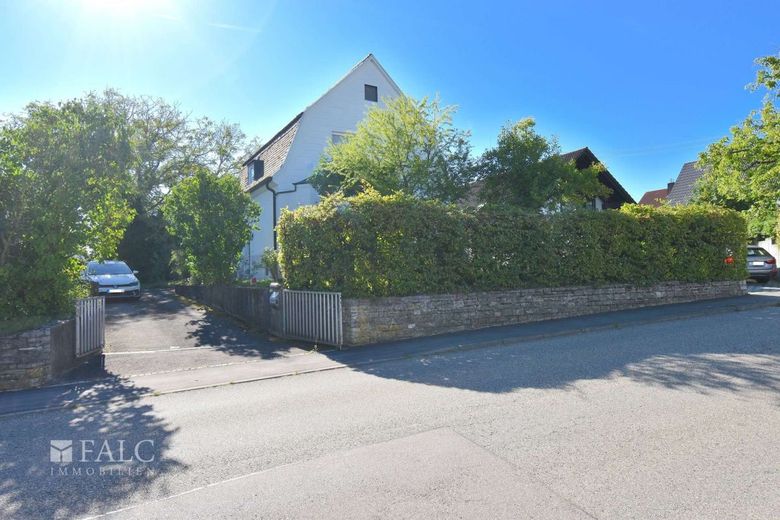 Großes Grundstück mit Handwerkerhaus – Außenansicht
