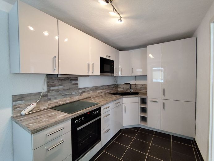 RESERVIERT - KLEIN, ABER OHO! Modernisiertes Einfamilienhäuschen mit Charme in 95346 Stadtsteinach - Einziehen &amp; Wohlfühlen! – Einbauküche